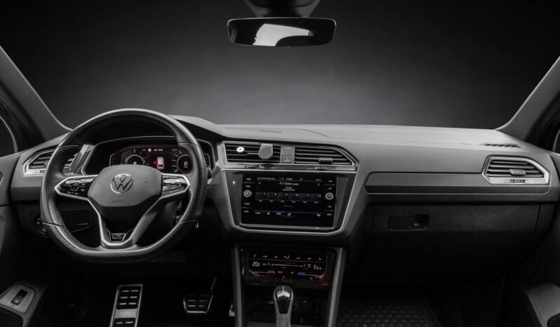 
								Volkswagen Tiguan eHybrid 245 ch R-Line, Caméra 360°, ACC, Matrix LED, Attelage, Norvégien full									