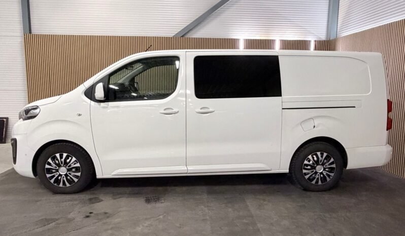 
								Peugeot Expert 2.0 BlueHDi 177 ch, millésime 2019, affichant 140 000 km. full									