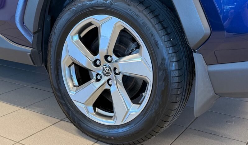 
								Toyota RAV4 Hybrid | Cuir | Navigation | Toit panoramique | Caméra 360° | Sièges ventilés full									