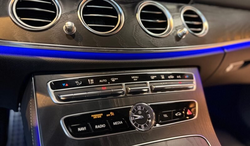 
								Mercedes-Benz E 350 e 2x AMG — 299 ch — 2018 full									