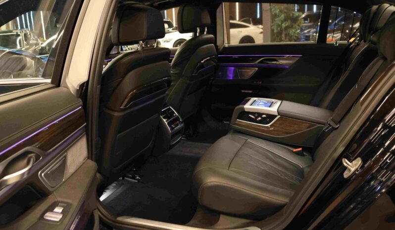 
								BMW 740Le xDrive 371 ch | HUD | ACC | Soft Close | Panoramique | Massage | Harman Kardon | Night Vision full									