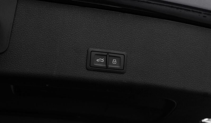 
								Audi e-tron 55 S-LINE Black Optics, B&O, ACC, 360 g, Panoramique, Matrix, Montage H full									
