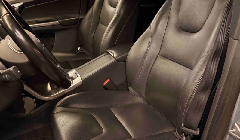 
								Volvo XC60 D4 AWD Summum | Cuir | ACC | Chauffage | Crochet | Mémoire | Navigation full									