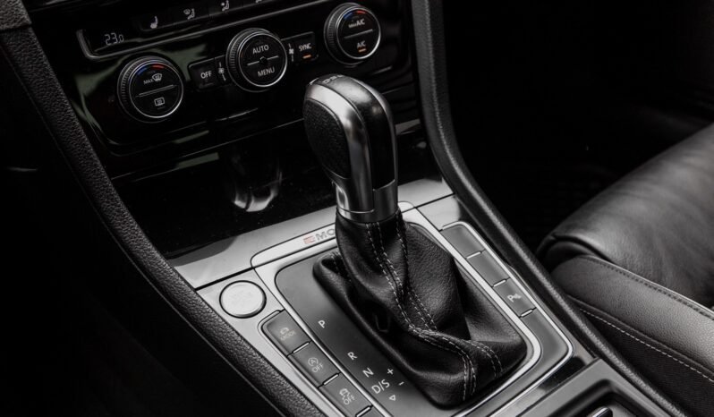 
								Volkswagen Golf VII R 310 ch restylée 4MOTION, ActiveInfo, DynAudio, Cuir, LED full									