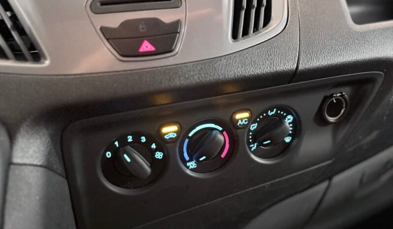 
								Ford Transit Custom 2.0 TDCI 170 ch – Version longue – Attelage crochet full									