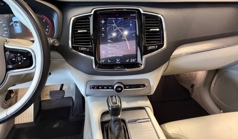 
								Volvo XC90 D5 233 ch | Polestar | Cuir | Panoramique | Crochet | Excellent état full									