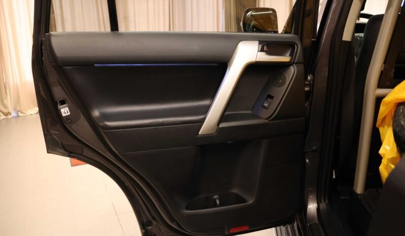 
								Toyota Land Cruiser GX 2.8 D-4D 204 ch | 4×4 | Black Pack | Webasto | Attelage | JBL | Cuir noir full									