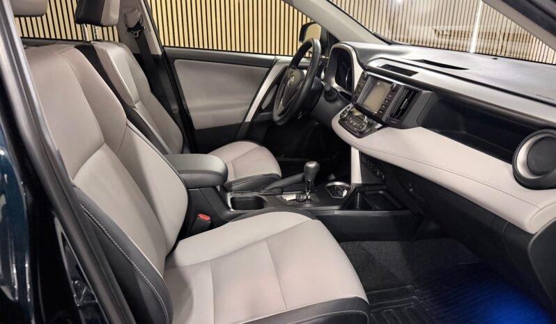 
								Toyota RAV4 Hybrid 4×4 de 2016 en finition Executive full									