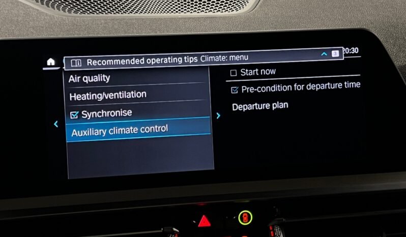 
								BMW 330e – Échappement sport – Live Cockpit – HUD – Apple CarPlay – Caméra arrière full									