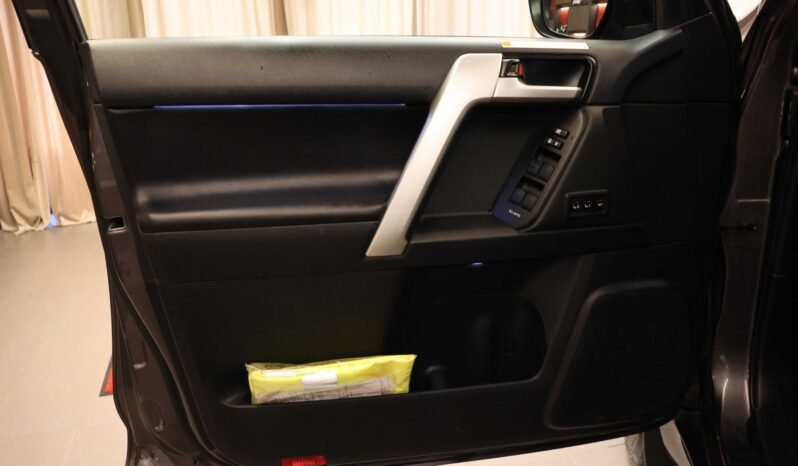 
								Toyota Land Cruiser GX 2.8 D-4D 204 ch | 4×4 | Black Pack | Webasto | Attelage | JBL | Cuir noir full									