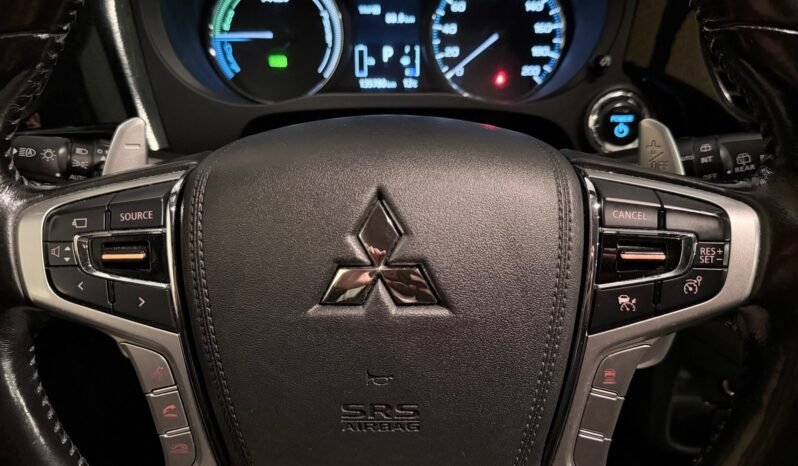 
								Mitsubishi Outlander PHEV INSTYLE+ 4×4 full									