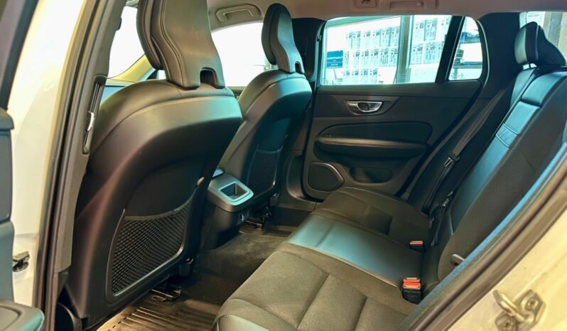 
								Volvo V60 D3 150 ch AWD Automatique — 2019 full									