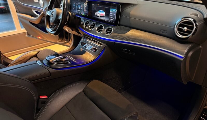 
								Mercedes-Benz E 350 e 2x AMG — 299 ch — 2018 full									