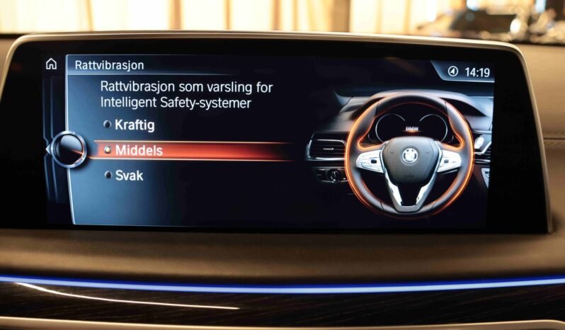 
								BMW 740Le xDrive iPerformance M Sport | HUD | ACC | Soft-Close | Pano | Laser | B&W full									