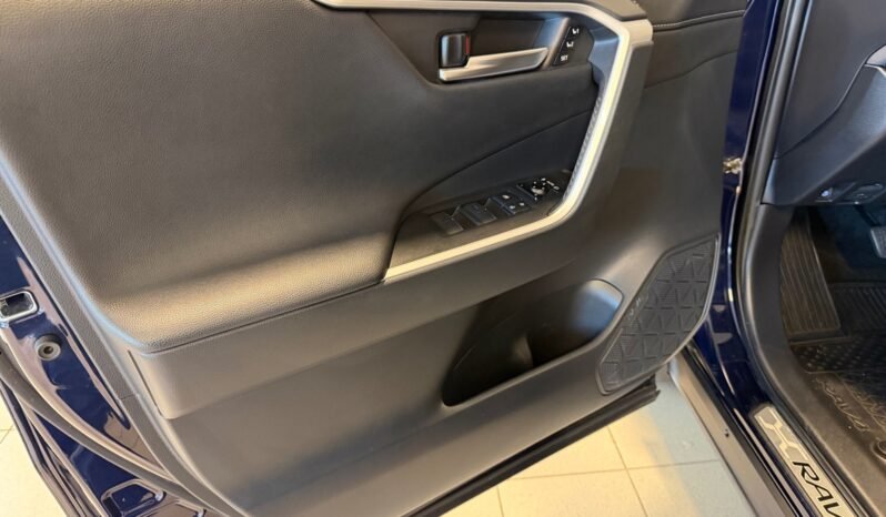 
								Toyota RAV4 Hybrid | Cuir | Navigation | Toit panoramique | Caméra 360° | Sièges ventilés full									