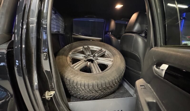 
								Isuzu D-Max Black Edition 1.9 Diesel de 163 ch, année 2018 full									