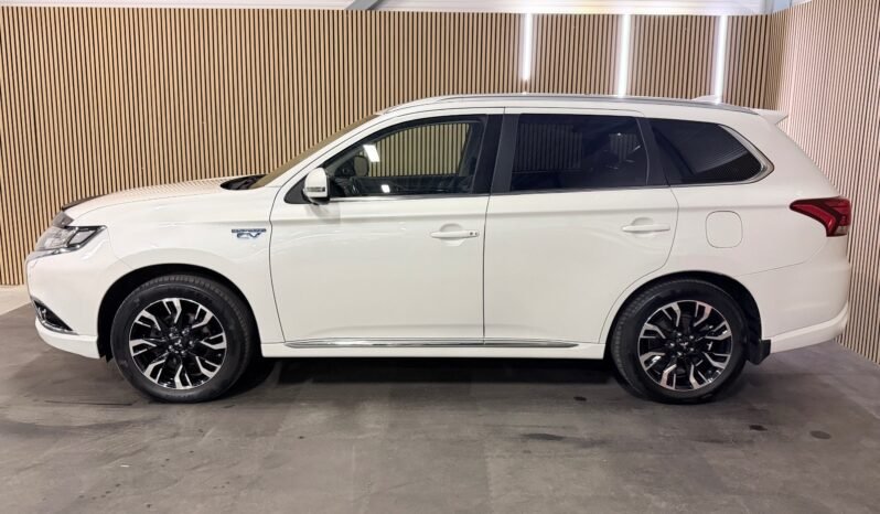 
								Mitsubishi Outlander PHEV INSTYLE+ 4×4 full									