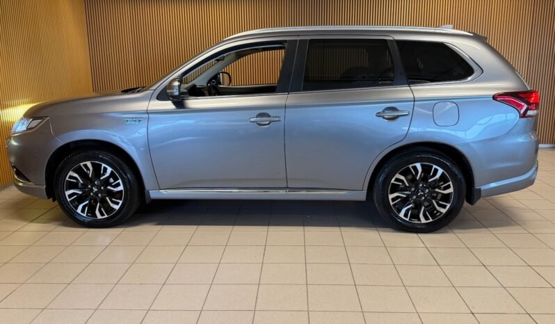 
								Mitsubishi Outlander PHEV INSTYLE+ — 2016 full									