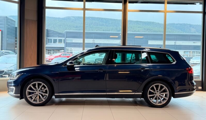 
								Volkswagen Passat GTE 272 ch Highline – Cuir/Alcantara, Toit panoramique, Attelage full									
