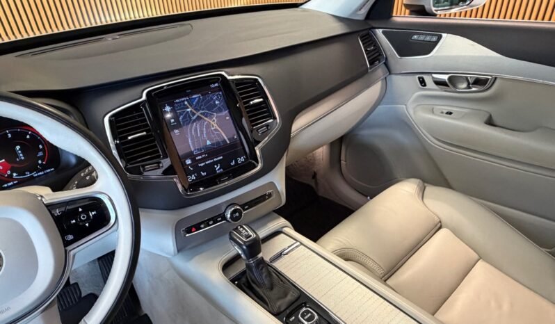 
								Volvo XC90 D5 233 ch | Polestar | Cuir | Panoramique | Crochet | Excellent état full									