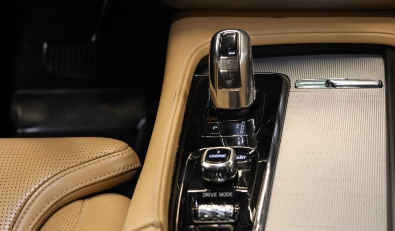 
								Volvo XC90 T8 AWD Inscription | 7 Places | Cuir | Air | B&W | ACC | Pano | Crochet full									