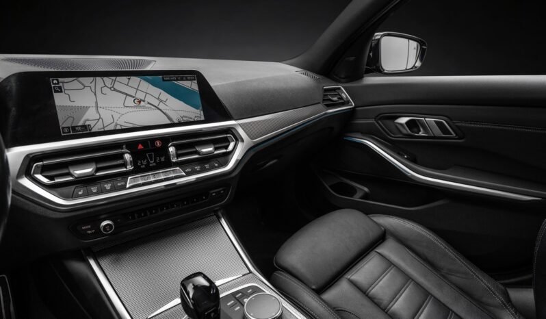 
								BMW 330e Berline xDrive M Sport – 296 ch – Hybride Rechargeable – ACC – HUD – Commande gestuelle – Cuir Vernasca – Laser – Fixation en H full									