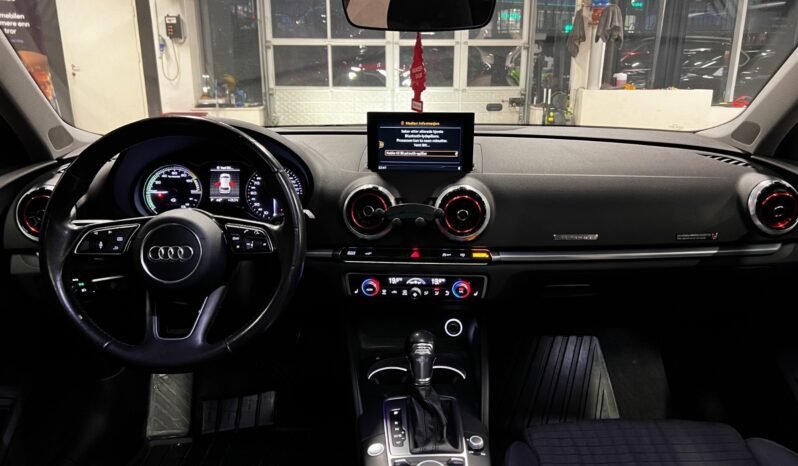 
								Audi A3 Sportback e-tron 2017 full									