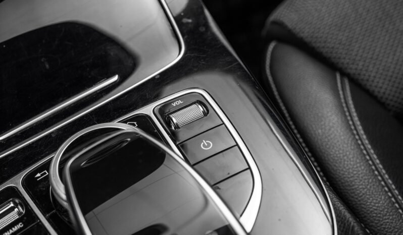 
								Mercedes-Benz E 300 e Berline Hybride Rechargeable 320 ch / Caméra / Éclairage d’ambiance / Pack Nuit / Jantes alliage / Automatique full									