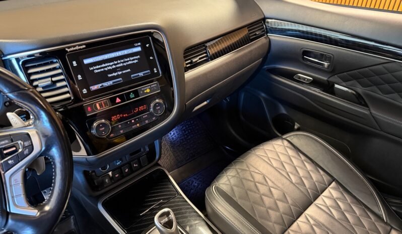 
								Mitsubishi Outlander PHEV Instyle+ | Cuir | Crochet | Caméra 360° | Hybride rechargeable full									