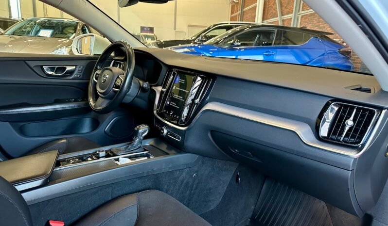 
								Volvo V60 D3 150 ch AWD Automatique — 2019 full									