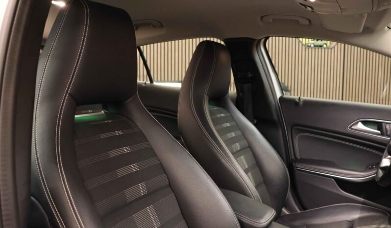 
								Mercedes-Benz GLA 220 4MATIC | 184 ch | LED | Caméra de recul | DAB | Navigation | Keyless | Crochet d’attelage full									