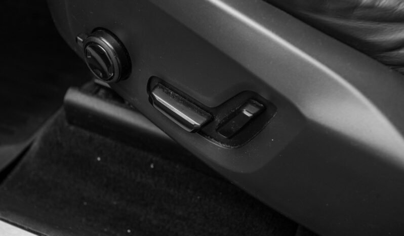 
								Volvo XC60 T6 Recharge AWD R-Design – ACC, Harman Kardon, VOC, Toit panoramique, Hayon électrique, Norvégien full									