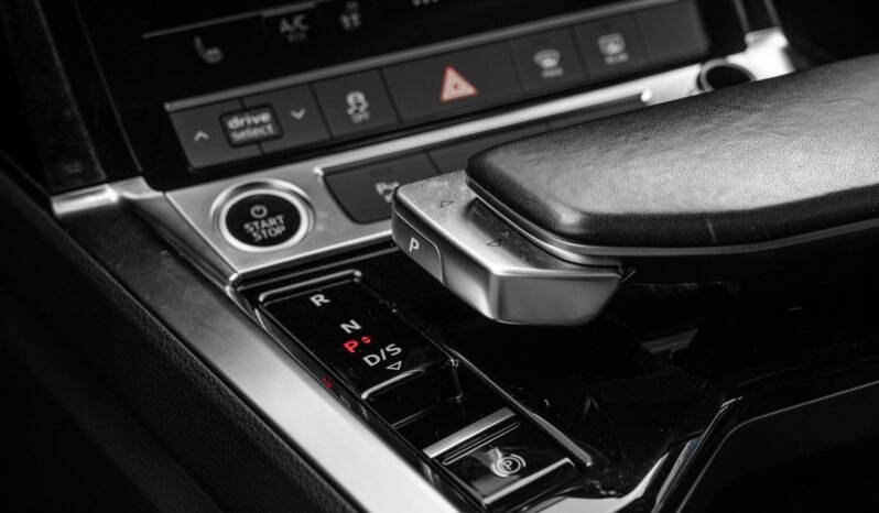 
								Audi e-tron 55 quattro Black Optics, 360°, HUD, ACC, Panoramique, Norvégien, HFeste, 1 propriétaire full									