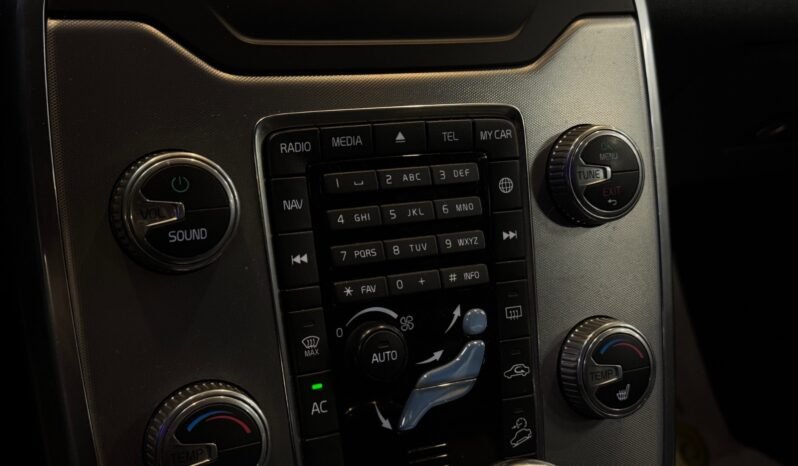 
								Volvo XC70 CUIR / AUTOMATIQUE / CONFORME AUX NORMES UE / Édition Dynamique / SERVICE / NAVIGATION full									