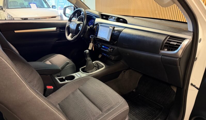 
								Toyota Hilux 2.4 D-4D 150 ch X-Cab SR | 4×4 | Manuel | Attelage | Climatisation | Caméra de recul full									