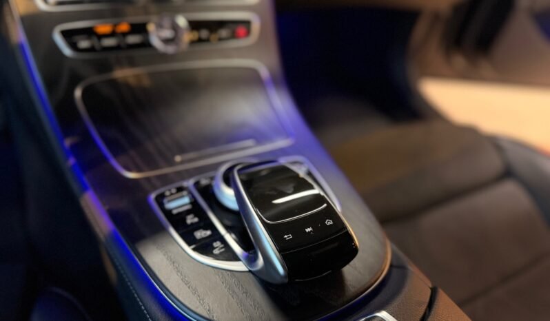 
								Mercedes-Benz E 350 e 2x AMG — 299 ch — 2018 full									