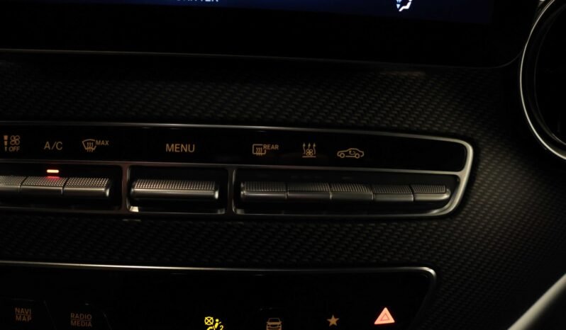 
								Mercedes-Benz V 300 d 4MATIC AMG 237 ch | Burmester | DISTRONIC | Caméra | Attelage | Webasto full									