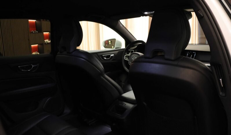 
								Volvo V60 Cross Country D4 190 ch AWD | Momentum | Automatique | Navigation | DAB+ | Chauffage | Crochet | Coffre de toit full									