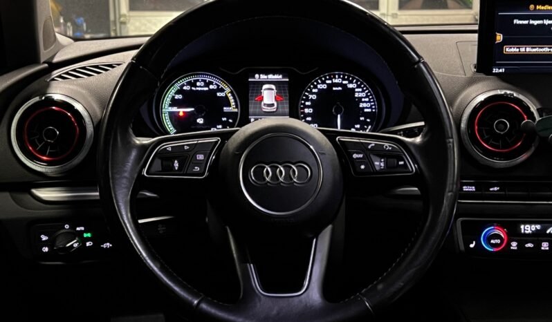 
								Audi A3 Sportback e-tron 2017 full									