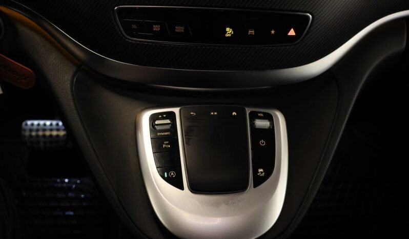 
								Mercedes-Benz V 300 d 4MATIC AMG 237 ch | Burmester | DISTRONIC | Caméra | Attelage | Webasto full									