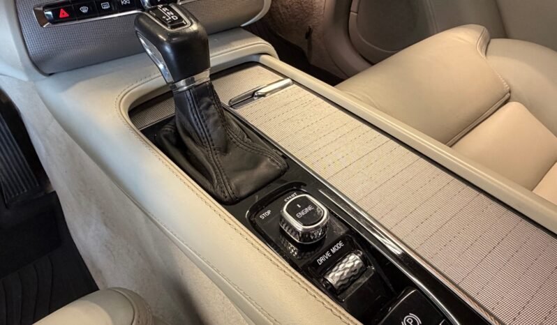 
								Volvo XC90 D5 233 ch | Polestar | Cuir | Panoramique | Crochet | Excellent état full									