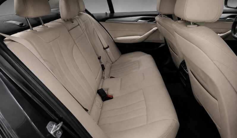 
								BMW 520d BMW 520d xDrive – 190 ch – Boîte automatique full									