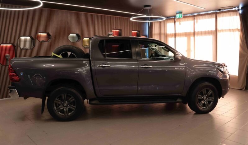 
								Toyota Hilux 2.8 D-4D 204 ch 4×4 | Automatique | Caméra de recul | Feux de travail | Attelage 3 500 kg | Garantie 10 ans full									