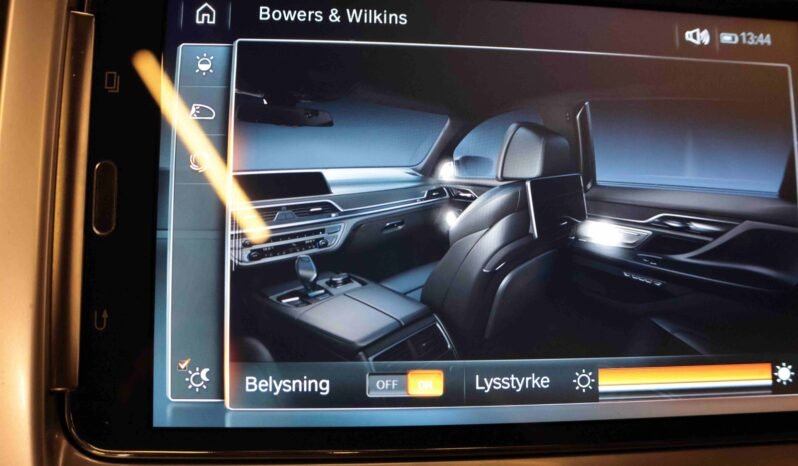 
								BMW 740Le xDrive 371 ch | HUD | ACC | Soft Close | Panoramique | Massage | Harman Kardon | Night Vision full									
