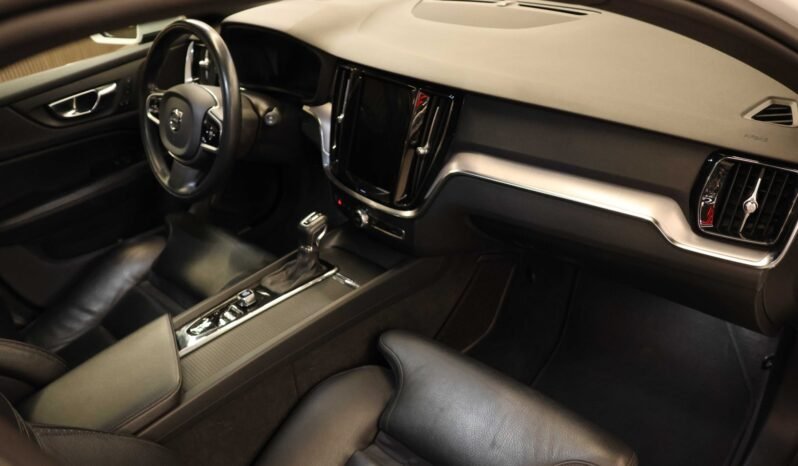 
								Volvo V60 Cross Country D4 190 ch AWD | Momentum | Automatique | Navigation | DAB+ | Chauffage | Crochet | Coffre de toit full									