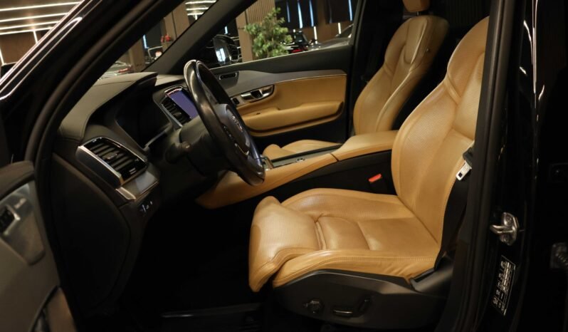 
								Volvo XC90 T8 AWD Inscription | 7 Places | Cuir | Air | B&W | ACC | Pano | Crochet full									