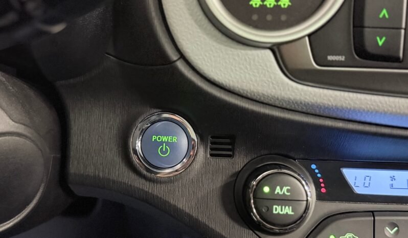 
								Toyota Yaris Hybrid de 2013 en finition Executive full									