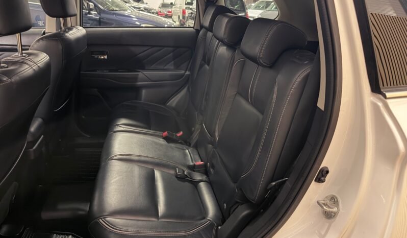 
								Mitsubishi Outlander PHEV INSTYLE+ 4×4 full									