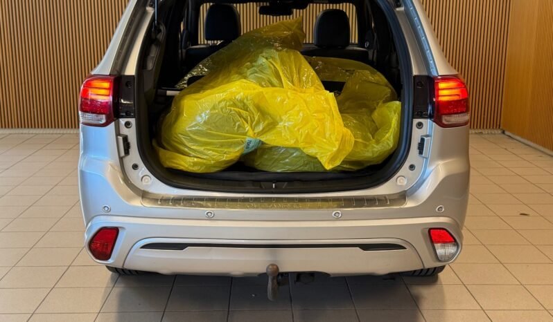 
								Mitsubishi Outlander PHEV Instyle+ | Cuir | Crochet | Caméra 360° | Hybride rechargeable full									