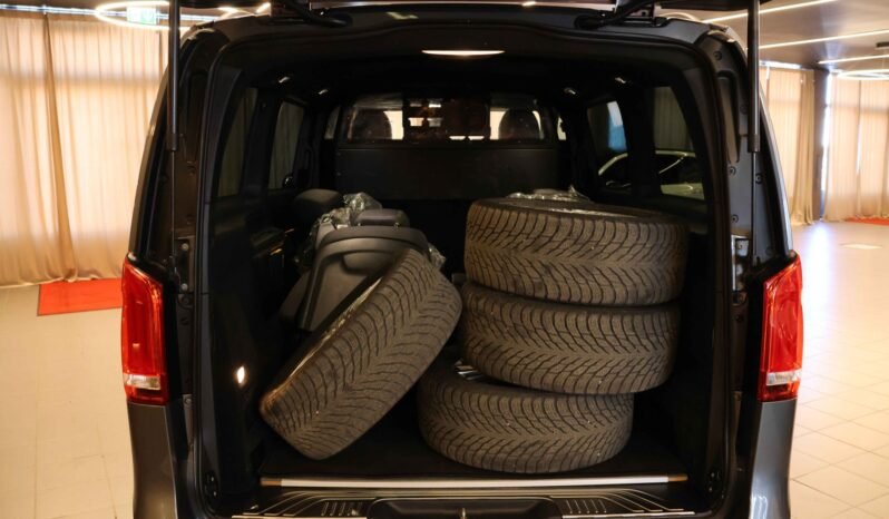 
								Mercedes-Benz V 300 d 4MATIC AMG 237 ch | Burmester | DISTRONIC | Caméra | Attelage | Webasto full									
